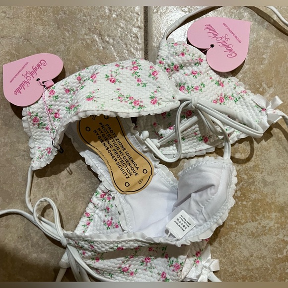 Cute and Pretty bikini - Picture 5 of 8